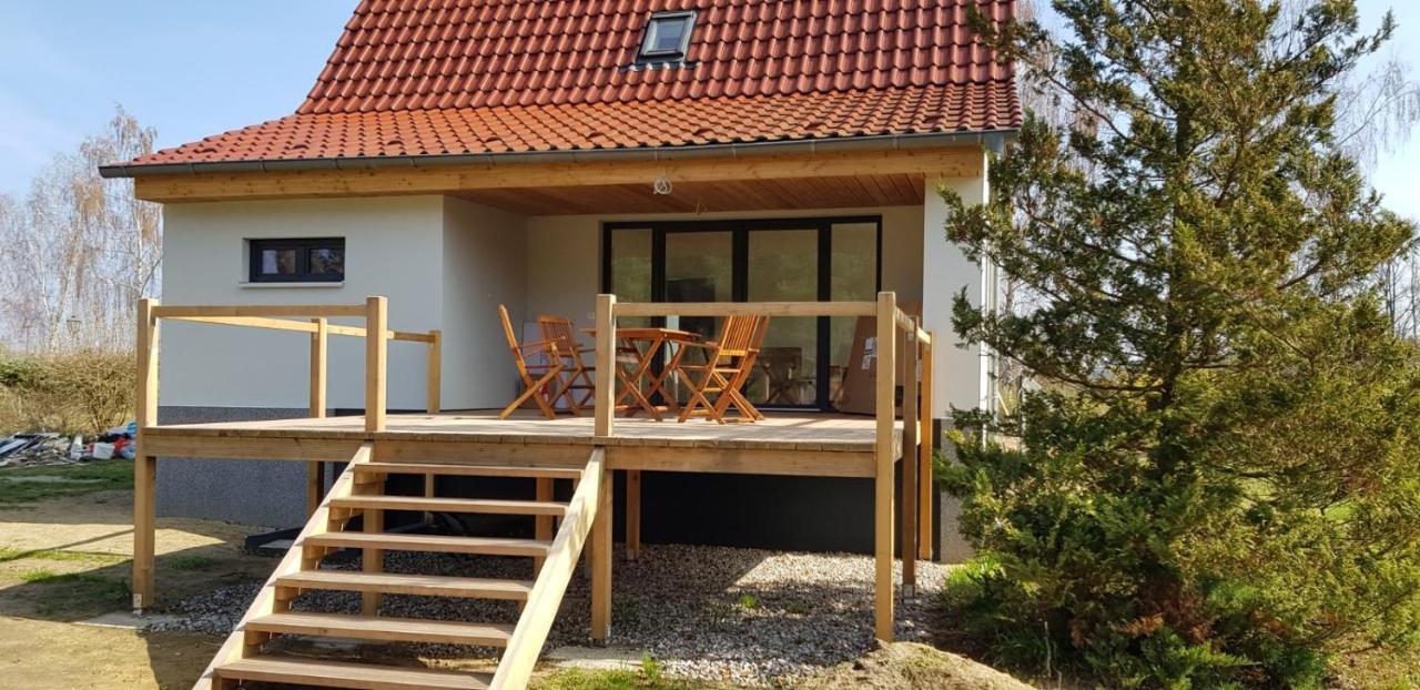 Mecklenburgische Seenplatte - Saniertes und gemütliches Haus mit großem Garten und optionalem Steg Grosszerlang Exterior foto