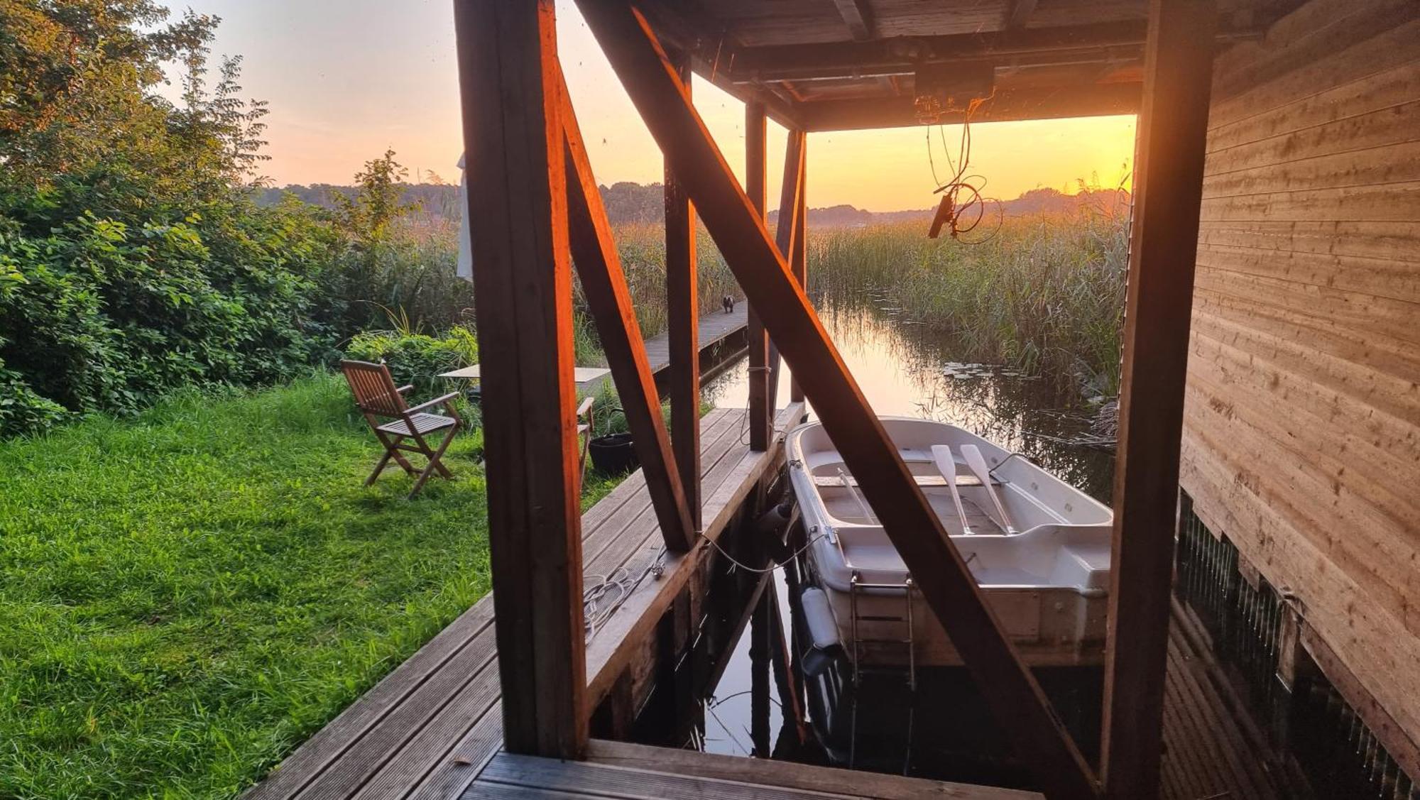Mecklenburgische Seenplatte - Saniertes und gemütliches Haus mit großem Garten und optionalem Steg Grosszerlang Exterior foto